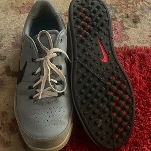 ASIS Nike Men's Light Gray and Black Sneakers